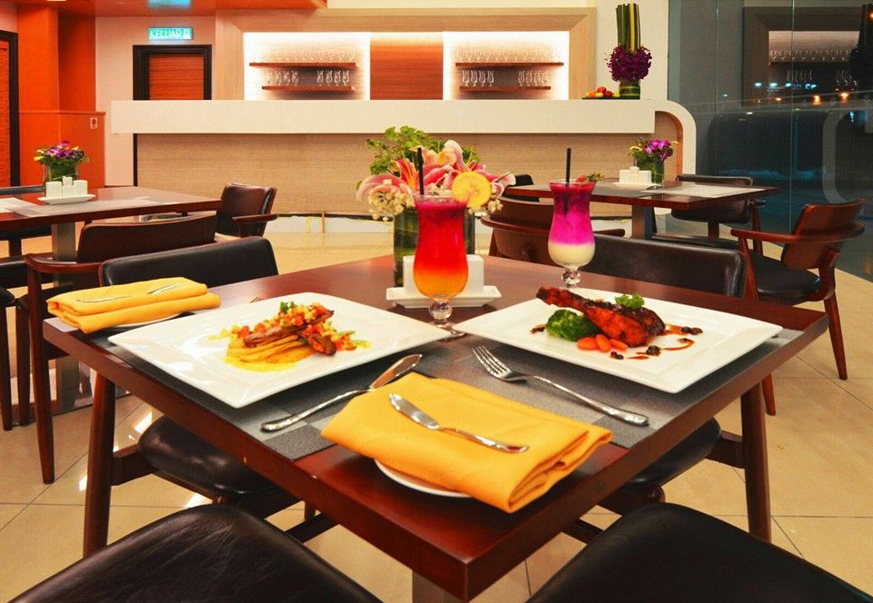 V8 Hotel 4*