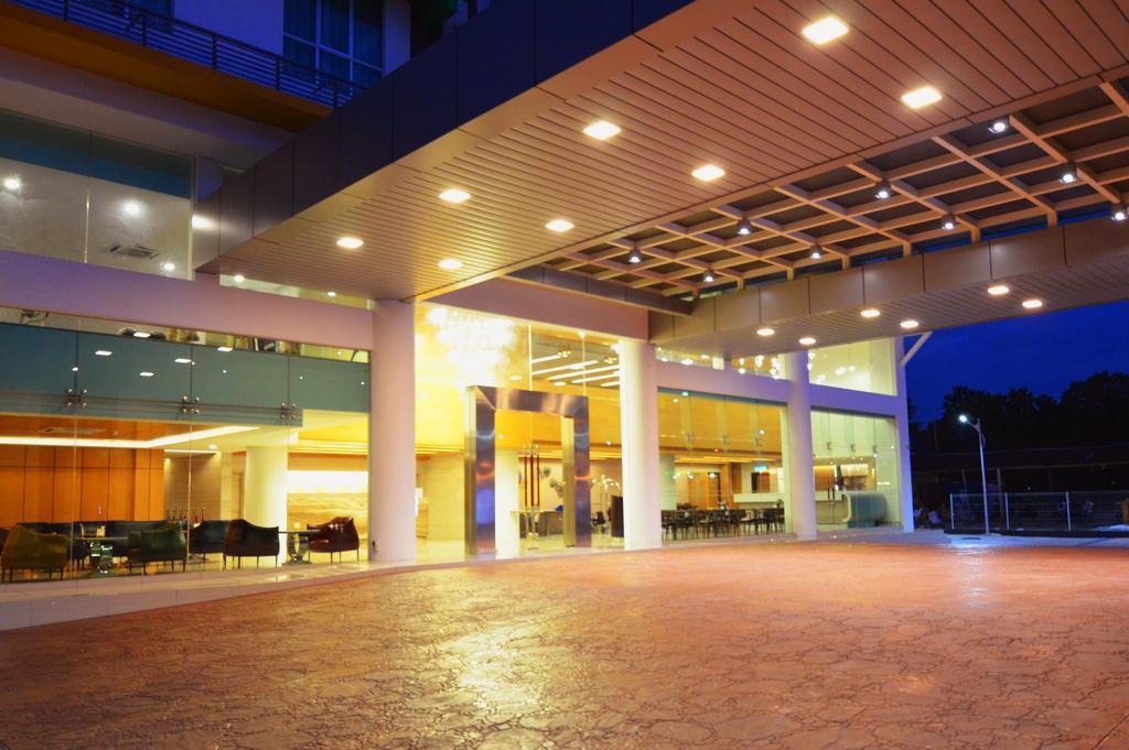 V8 Hotel